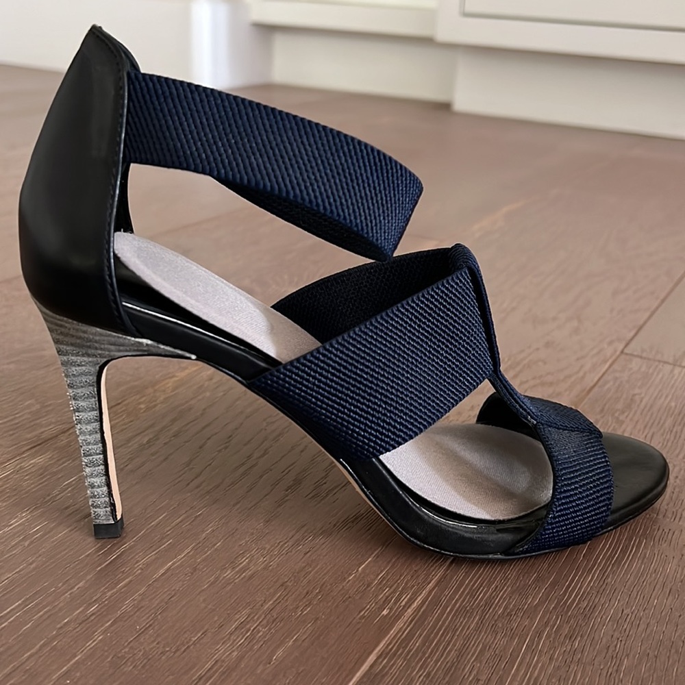 Super cute navy elie tahari strappy heels size 9.5 (40)